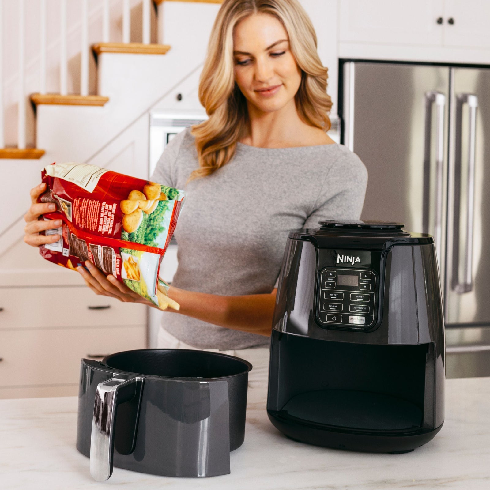 Single Basket Non-Stick Air Fryer, 5 Functions, 4-qt E6Y8 - product image 6