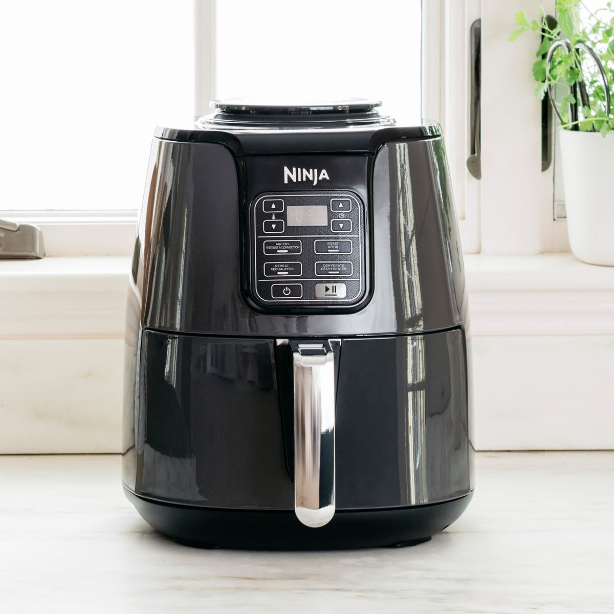 Single Basket Non-Stick Air Fryer, 5 Functions, 4-qt E6Y8 - product image 7