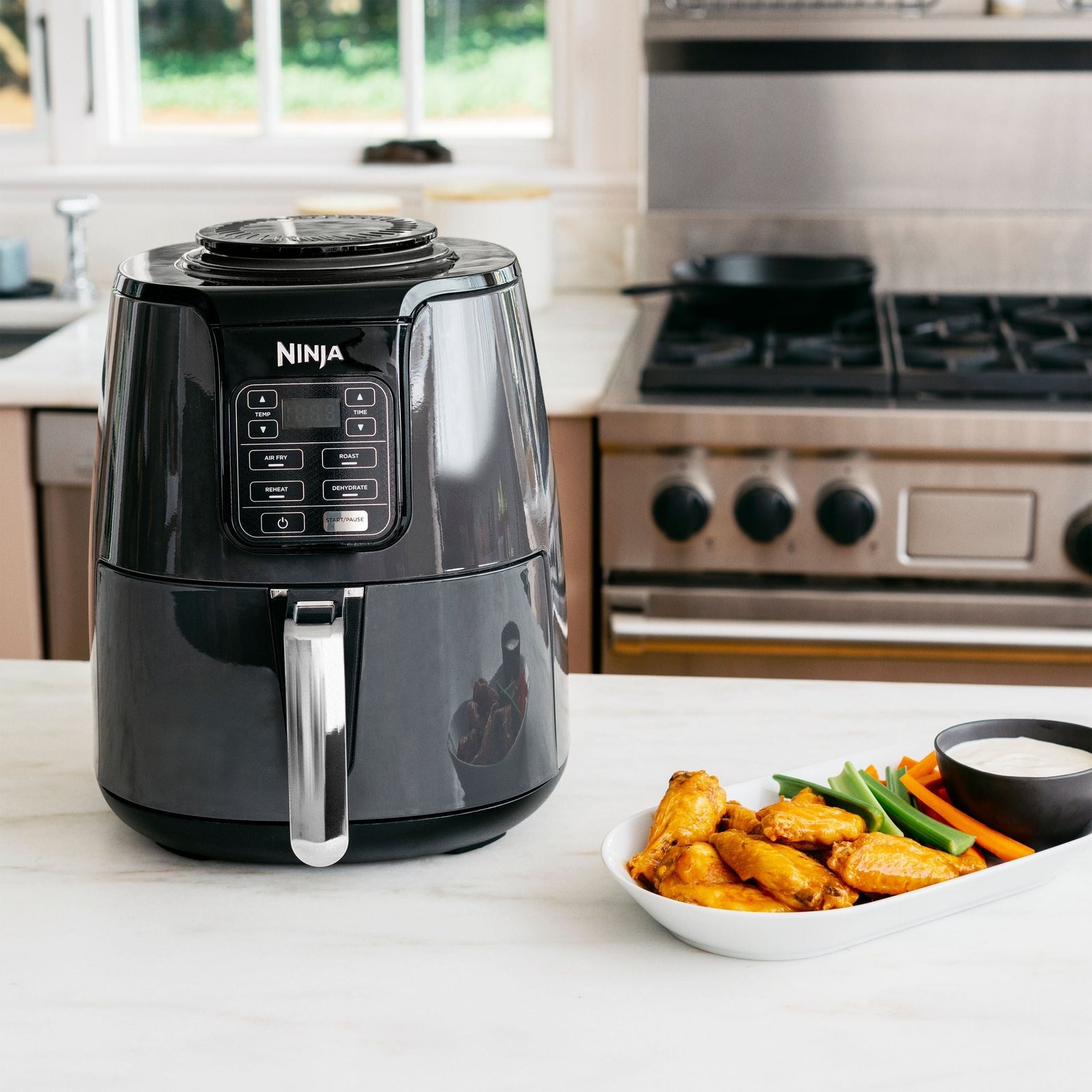 Single Basket Non-Stick Air Fryer, 5 Functions, 4-qt E6Y8 - product image 8
