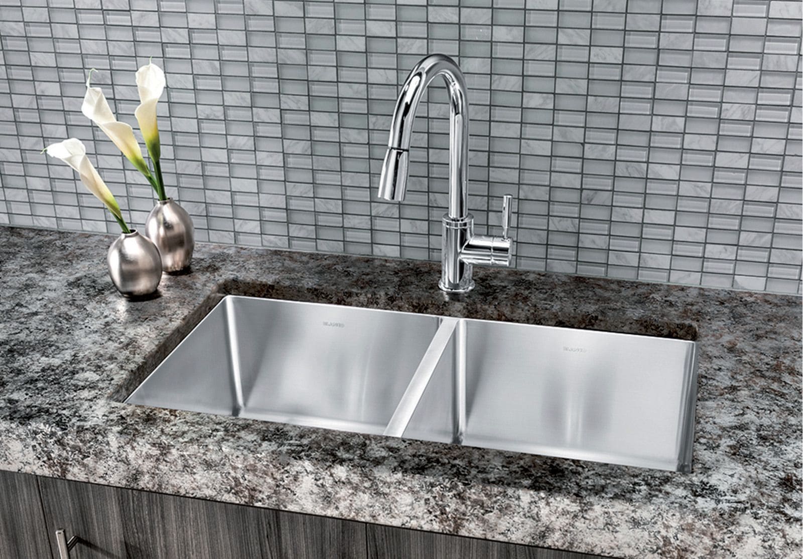 Quatrus R15 32-in 50/50 Double Bowl Undermount Stainless Steel Kitchen Sink E3M6 - product image 3